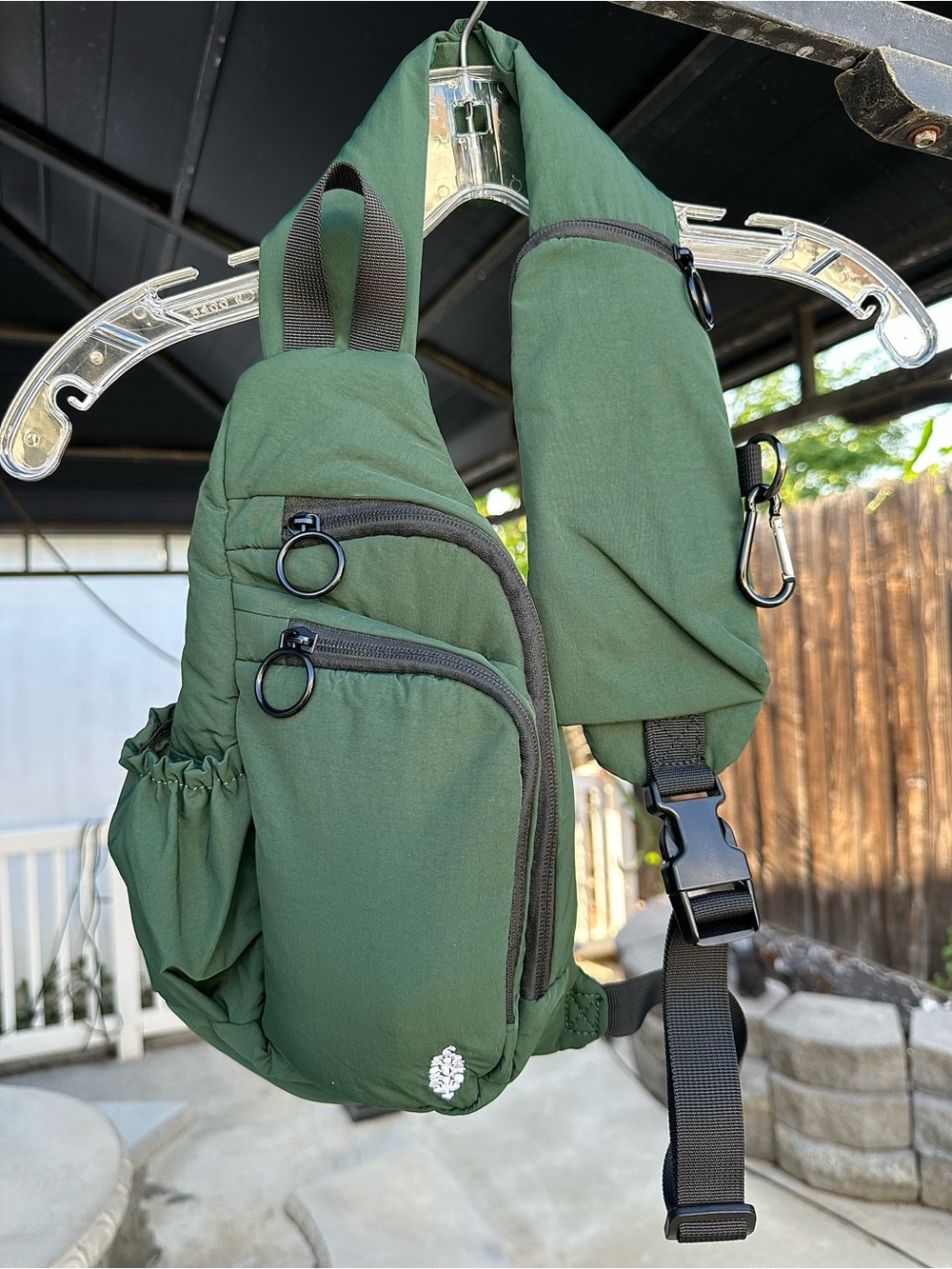 FREE PEOPLE FOREST GREEN RENEGADE SLING BAG!! LIKE NEW!!